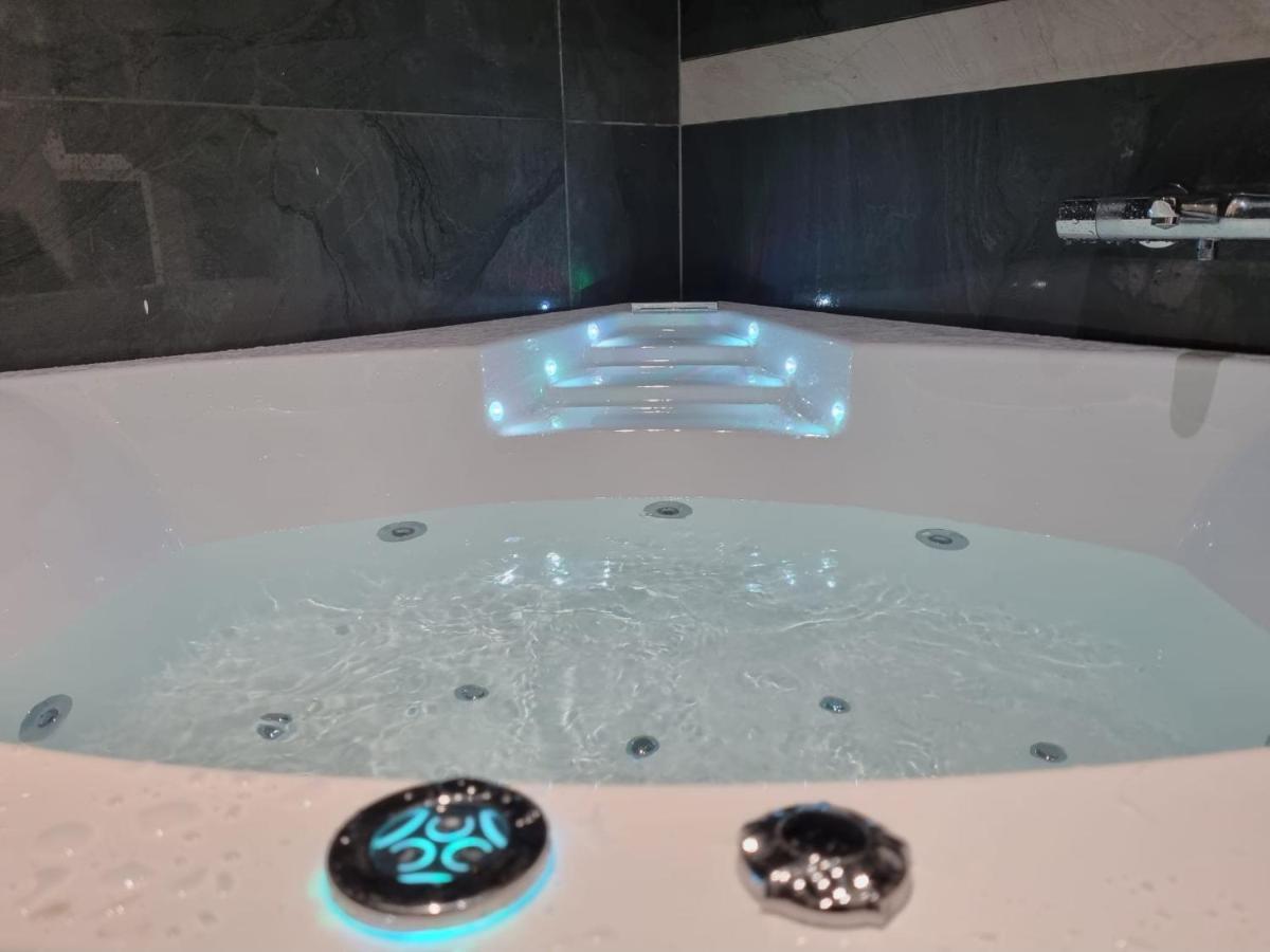 קולמר Jolie Maison, Balneo Lumino Therapie Et Terrasse מראה חיצוני תמונה