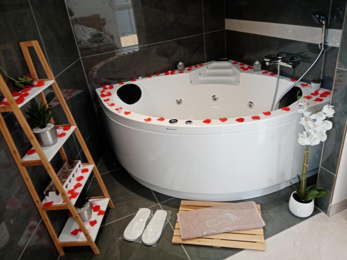 קולמר Jolie Maison, Balneo Lumino Therapie Et Terrasse מראה חיצוני תמונה